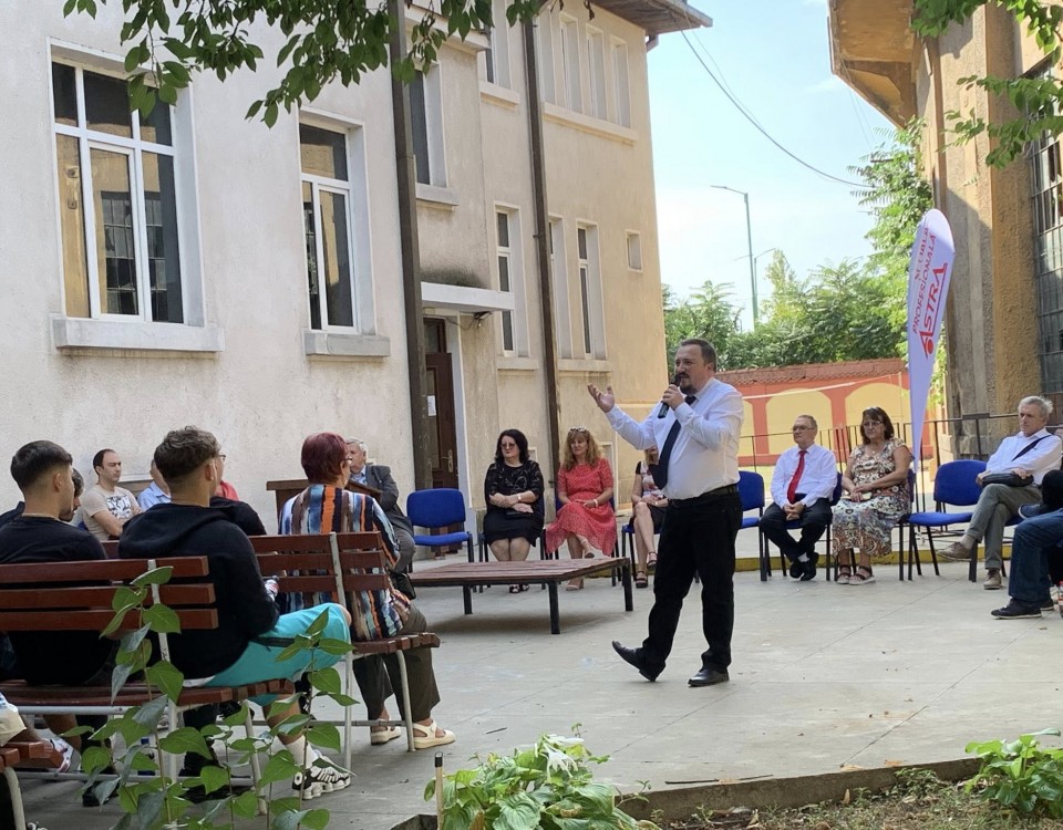 545521952_760517476731785_4907973091330587302_n (1)